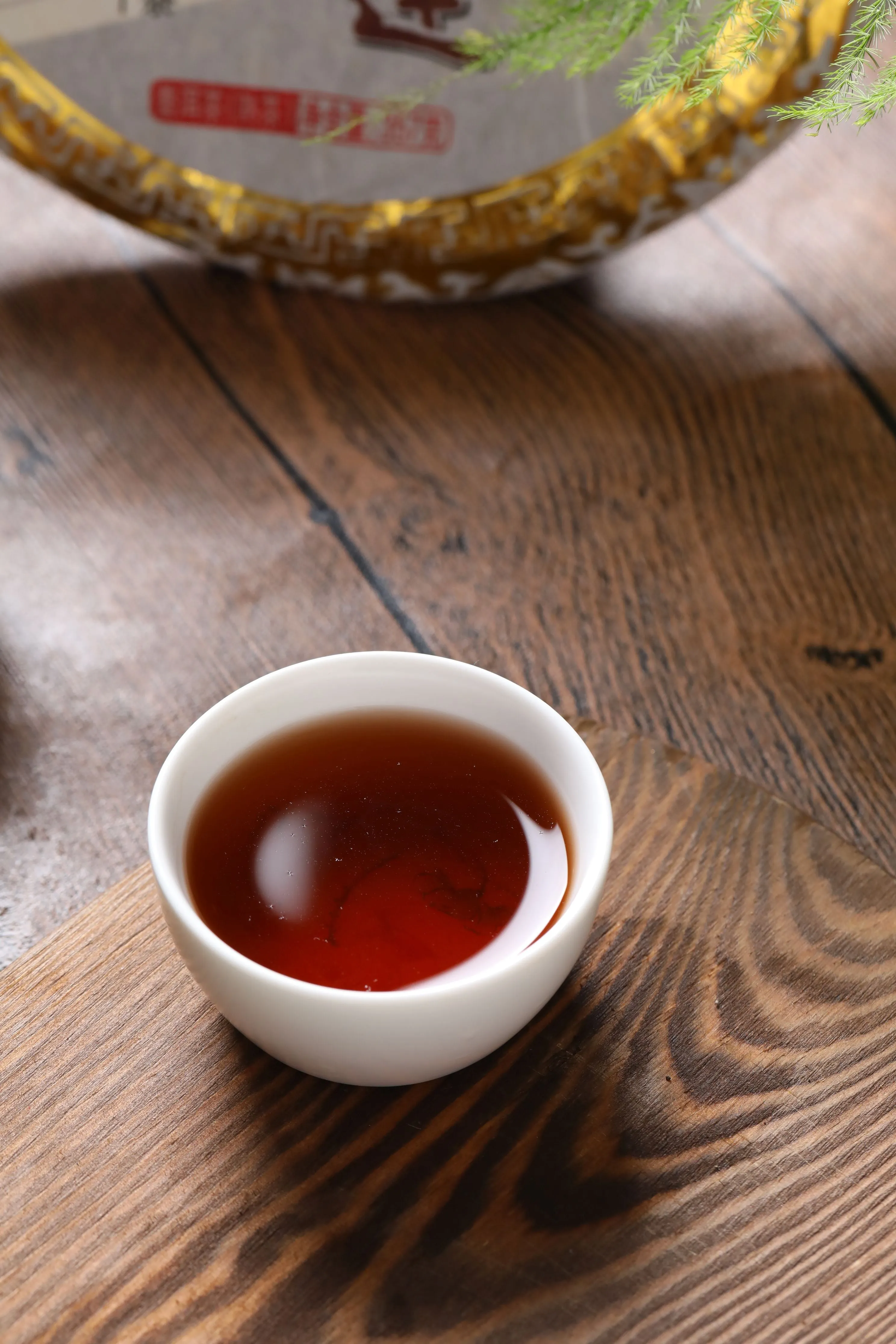 2016 "Golden Needle White Lotus" Ripe Pu-erh Tea Cake of Menghai