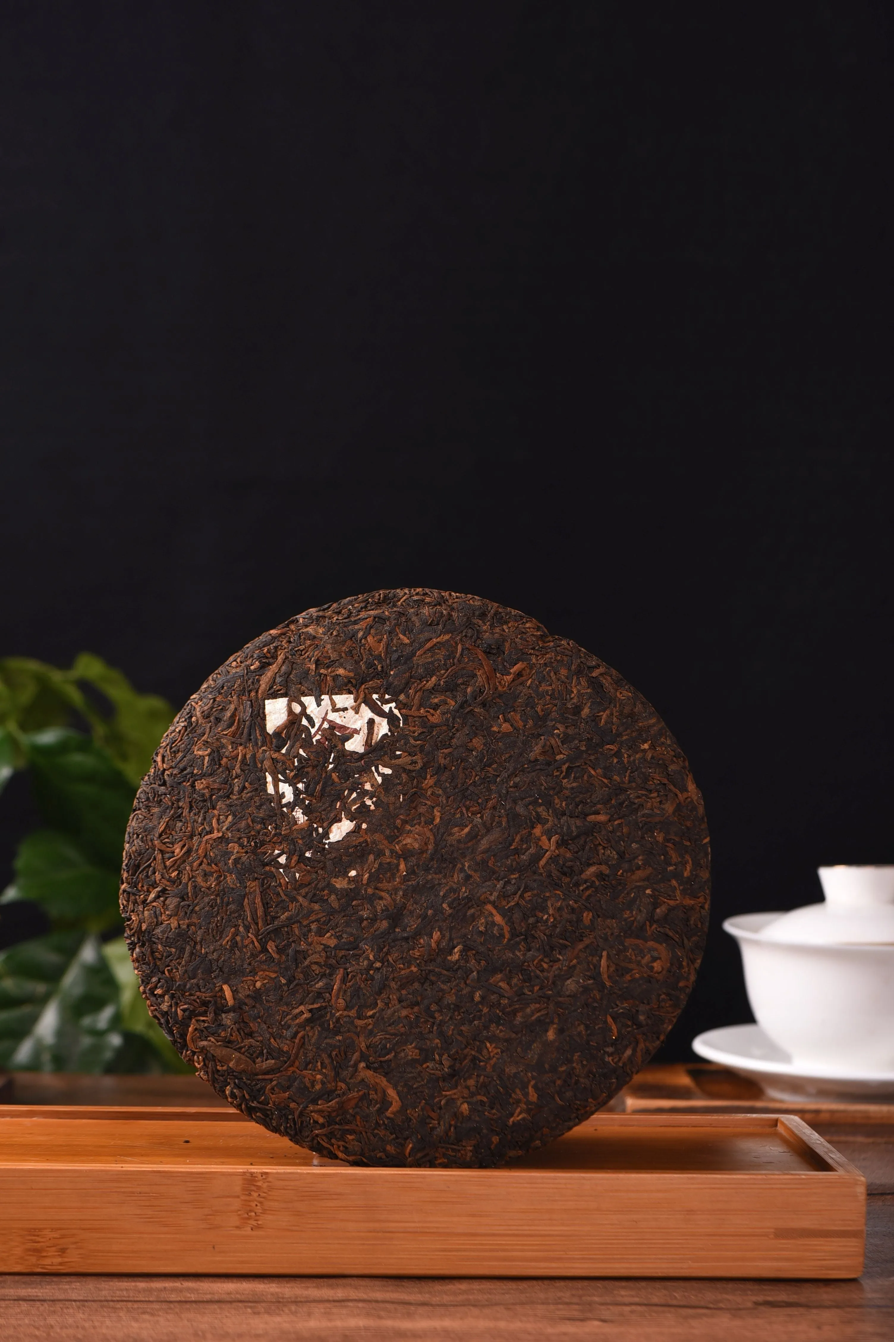 2016 "Golden Needle White Lotus" Ripe Pu-erh Tea Cake of Menghai