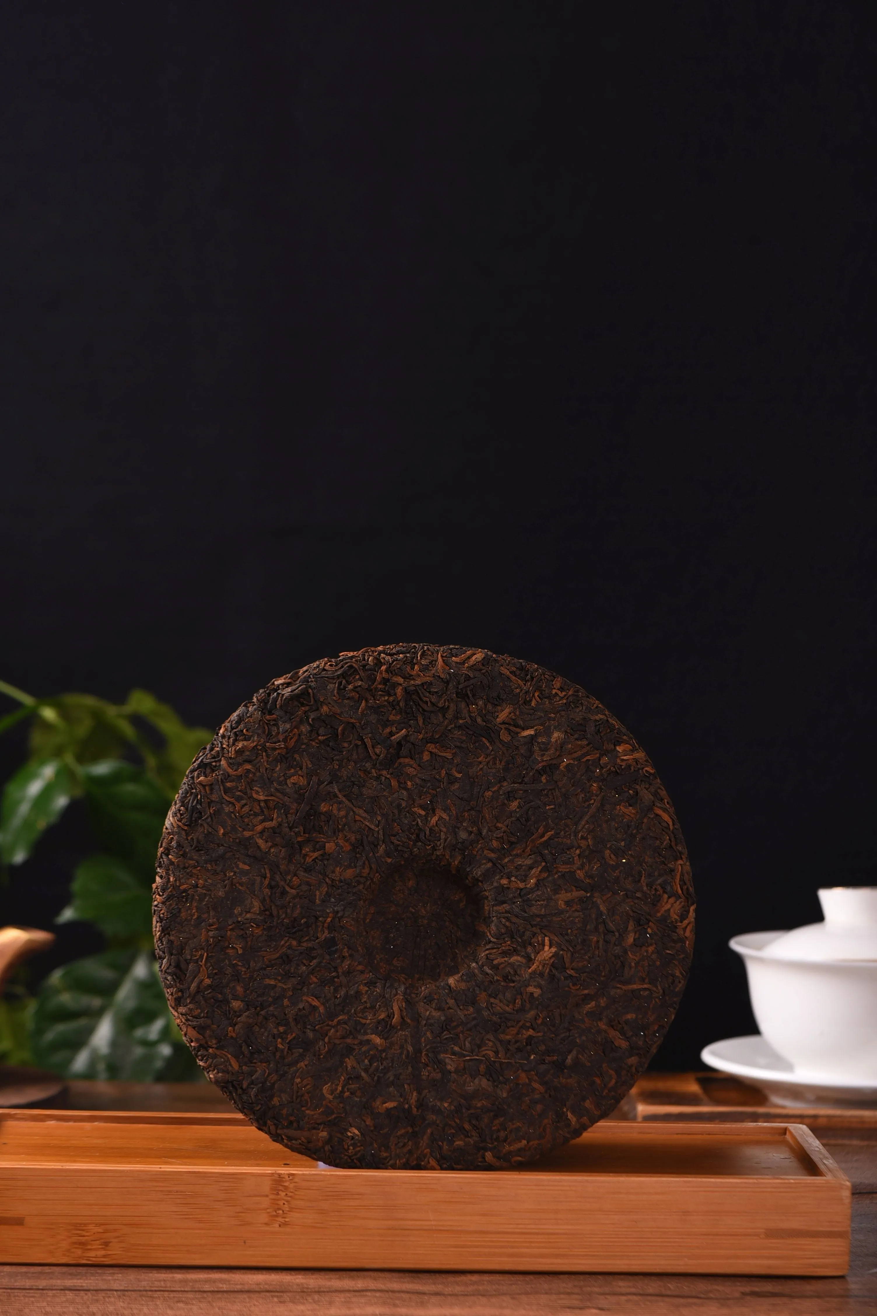 2016 "Golden Needle White Lotus" Ripe Pu-erh Tea Cake of Menghai