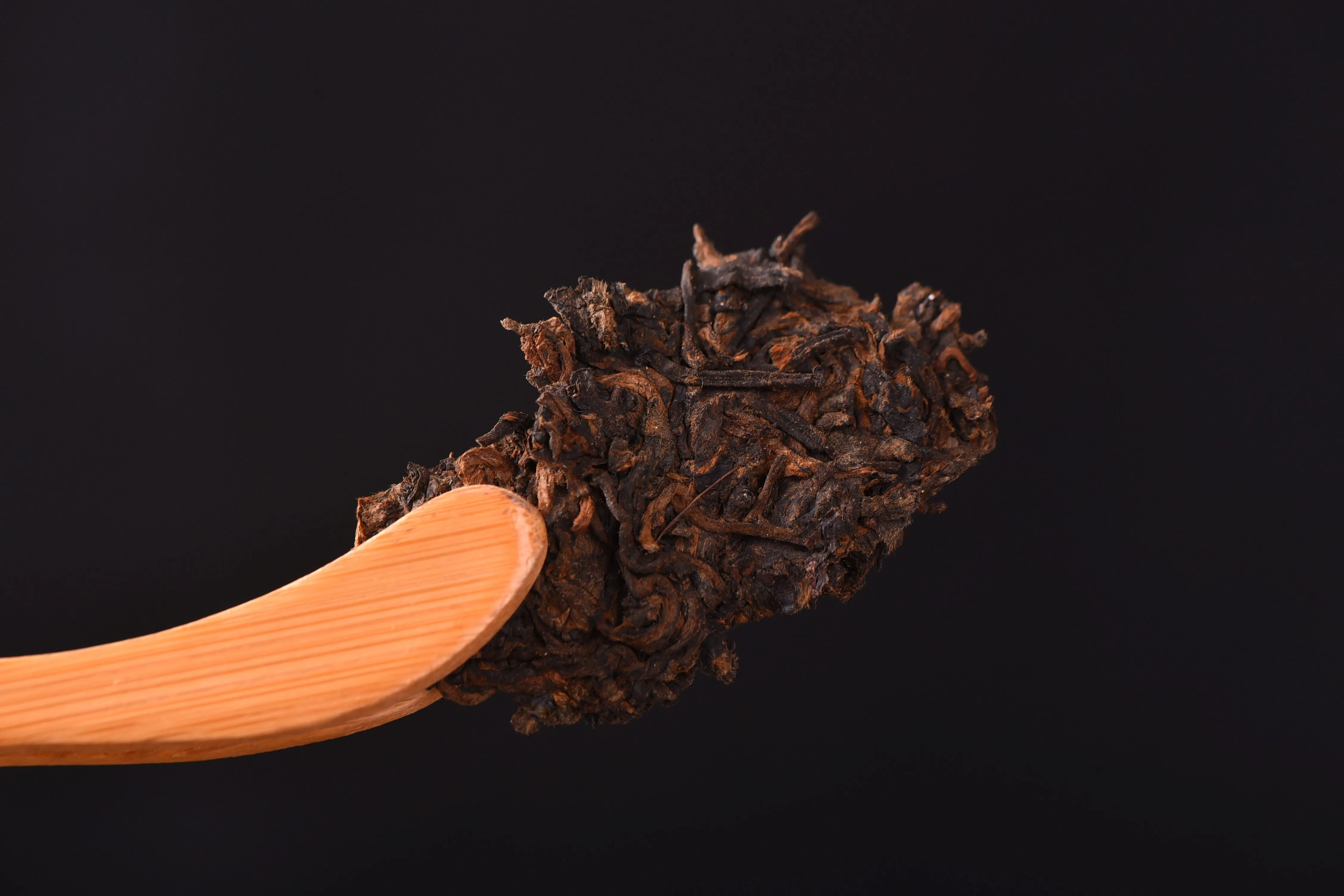 2016 "Golden Needle White Lotus" Ripe Pu-erh Tea Cake of Menghai