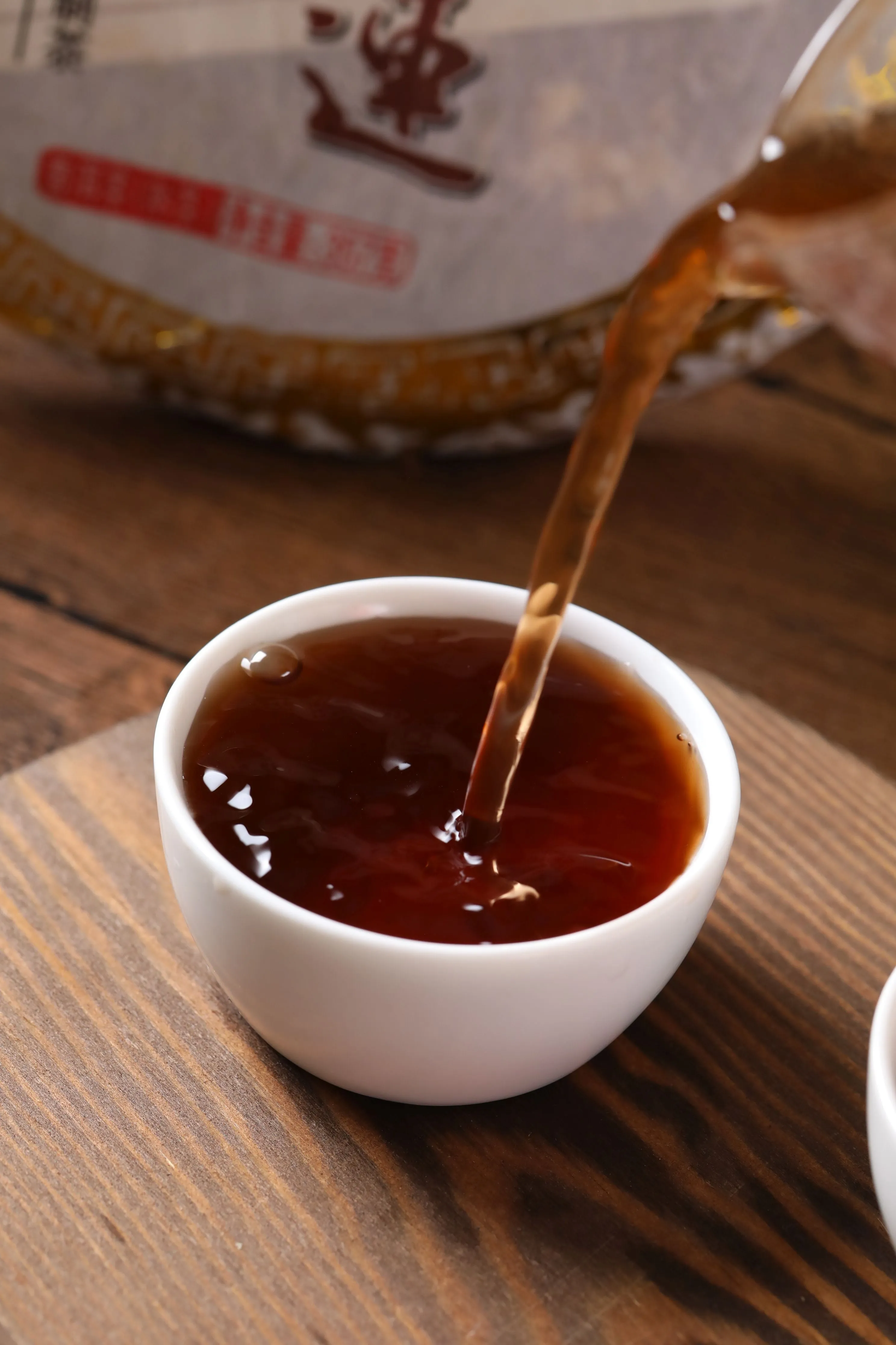 2016 "Golden Needle White Lotus" Ripe Pu-erh Tea Cake of Menghai