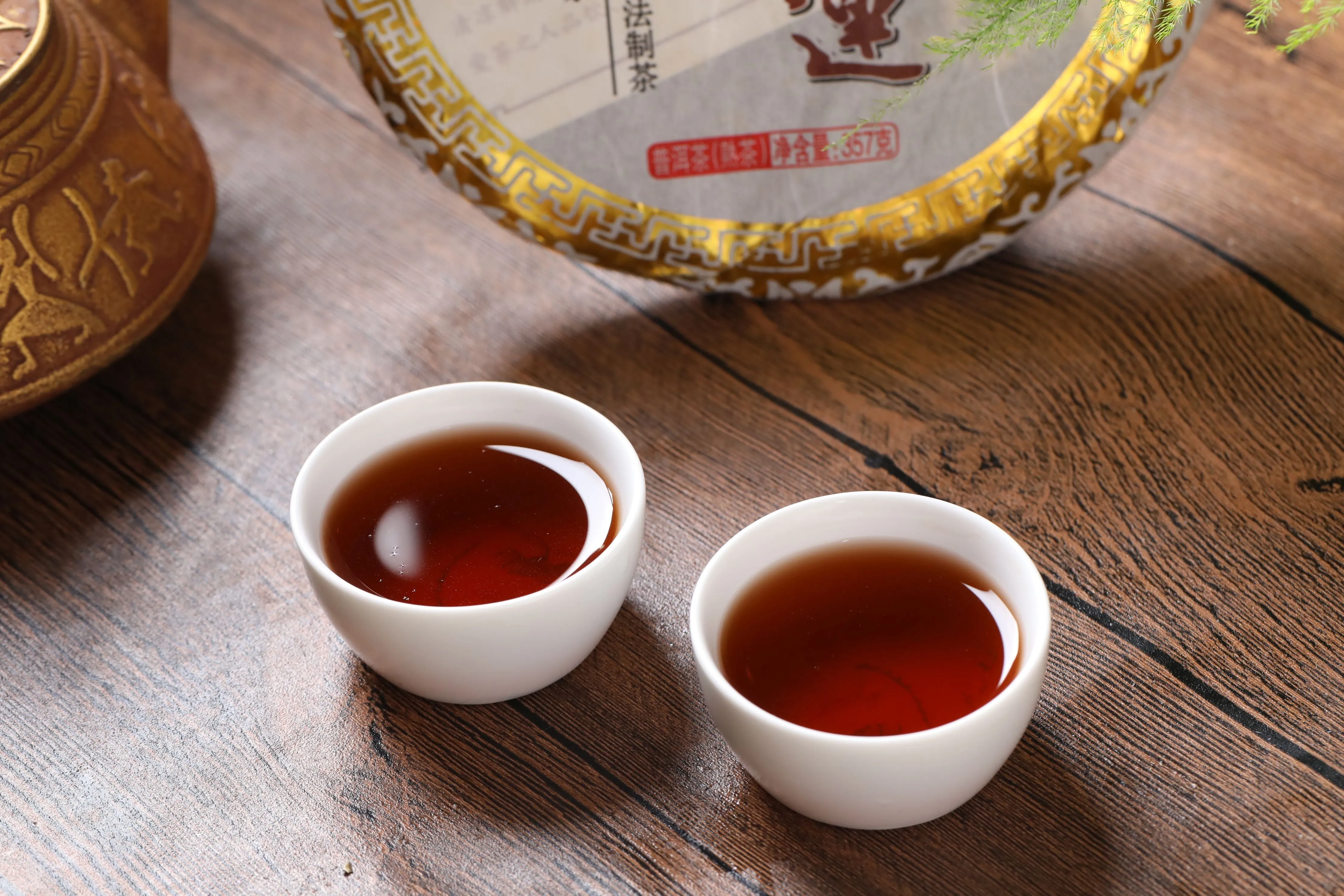 2016 "Golden Needle White Lotus" Ripe Pu-erh Tea Cake of Menghai